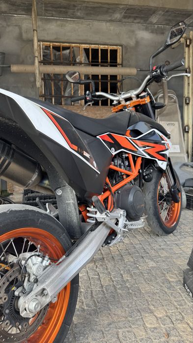 KTM 690 SMC - legalizada, peças todas originais em ótimo estado