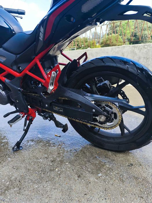 Benelli bn125 com top case