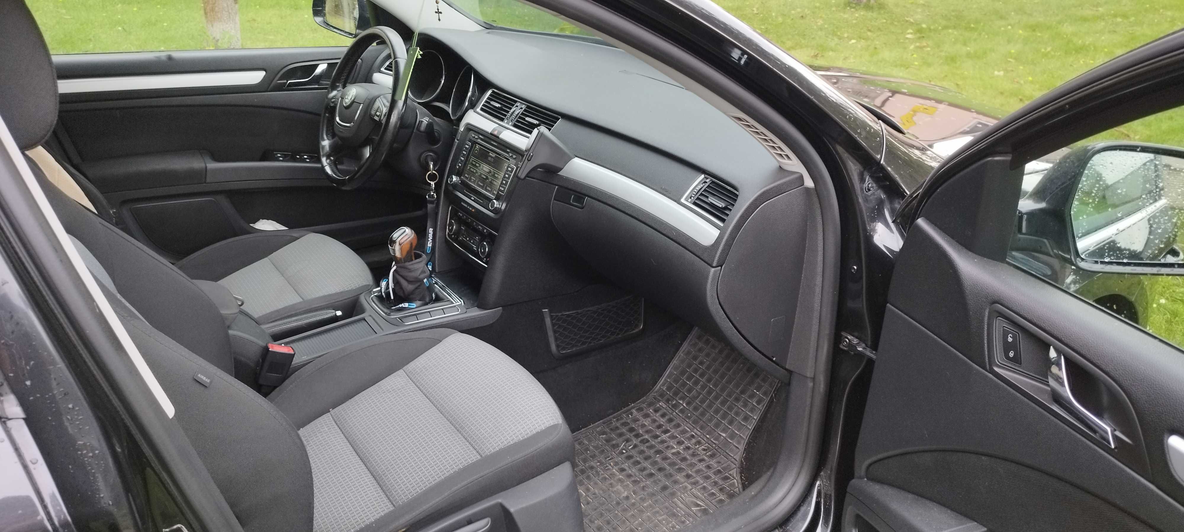 Skoda Superb 2.0 TDI 170km Świeze OC i PT Hak Bogata Wersja Duze Kombi