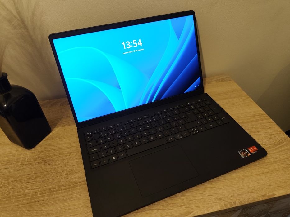 Dell Vostro 15 3515  FHD Ryzen 5 8GB 256GB