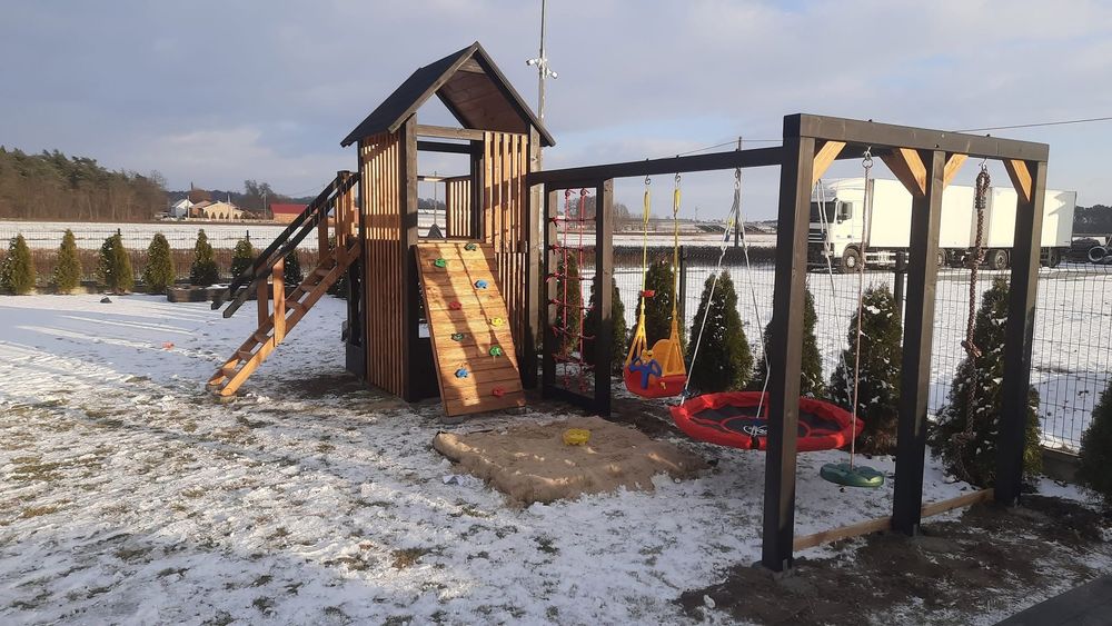 Domek drewniany dla dziecka, plac zabaw, prezent na zajączka,