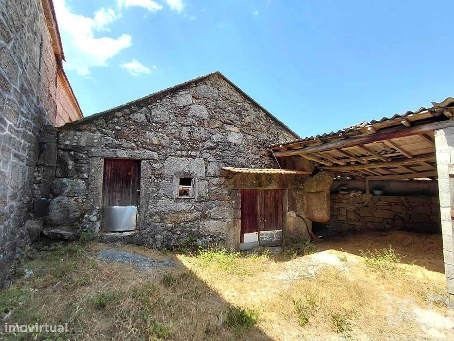 Casa / Villa em Castro Laboreiro e Lamas de Mouro de 201,00 m2