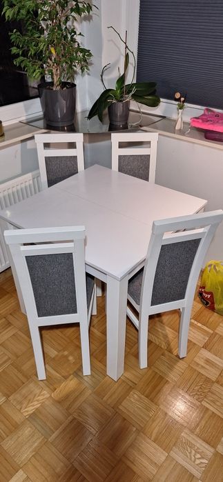 Stół 80x80,  rozkładany do 230cm + 4 krzesła