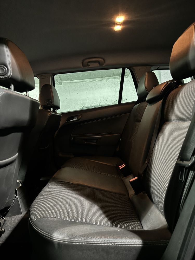 Opel Astra H 1.6i Cosmo Automatico