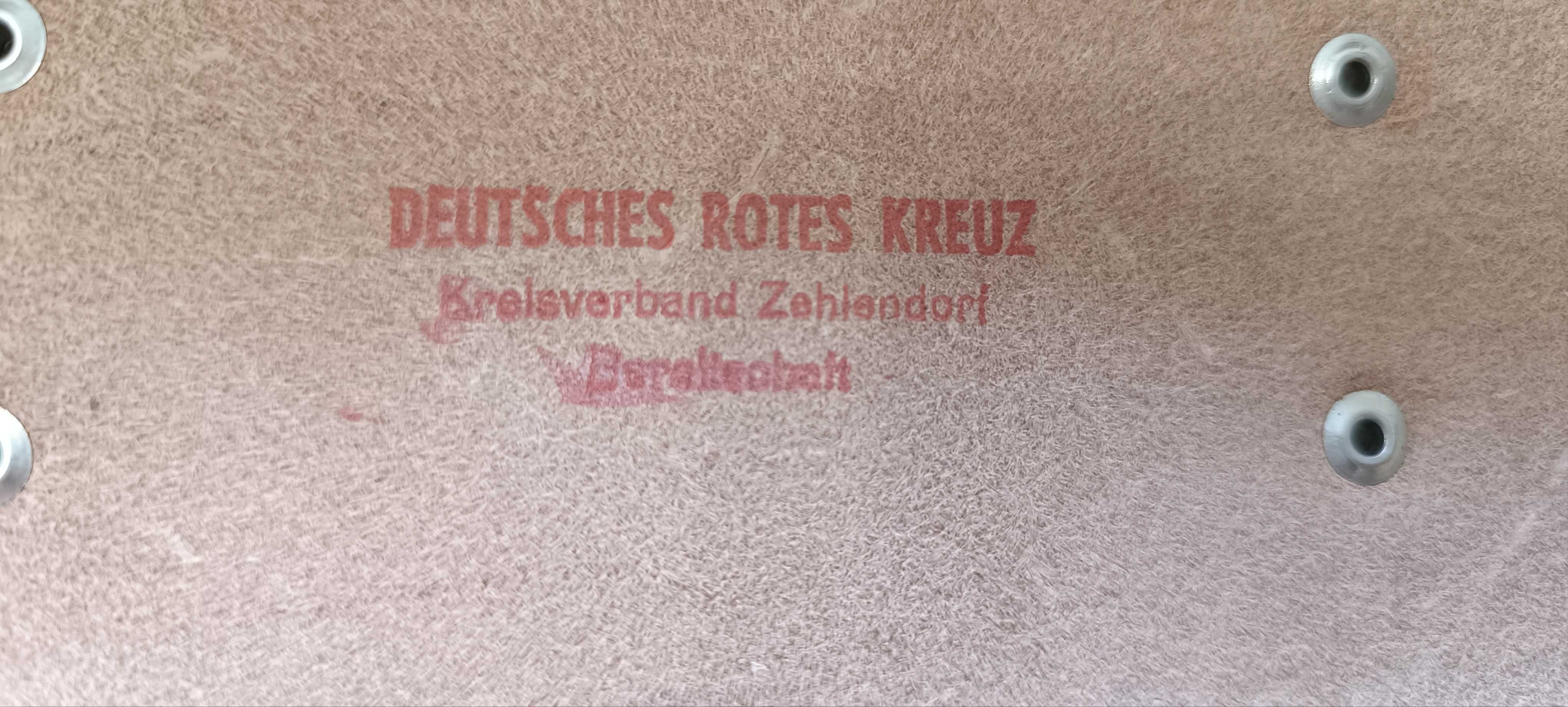 Раритетна німецька аптечка часів ГДР