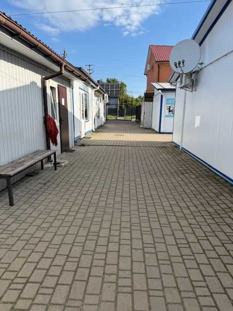 Продам ринок та магазини з орендарями