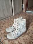 Buty zamszowe z koronką