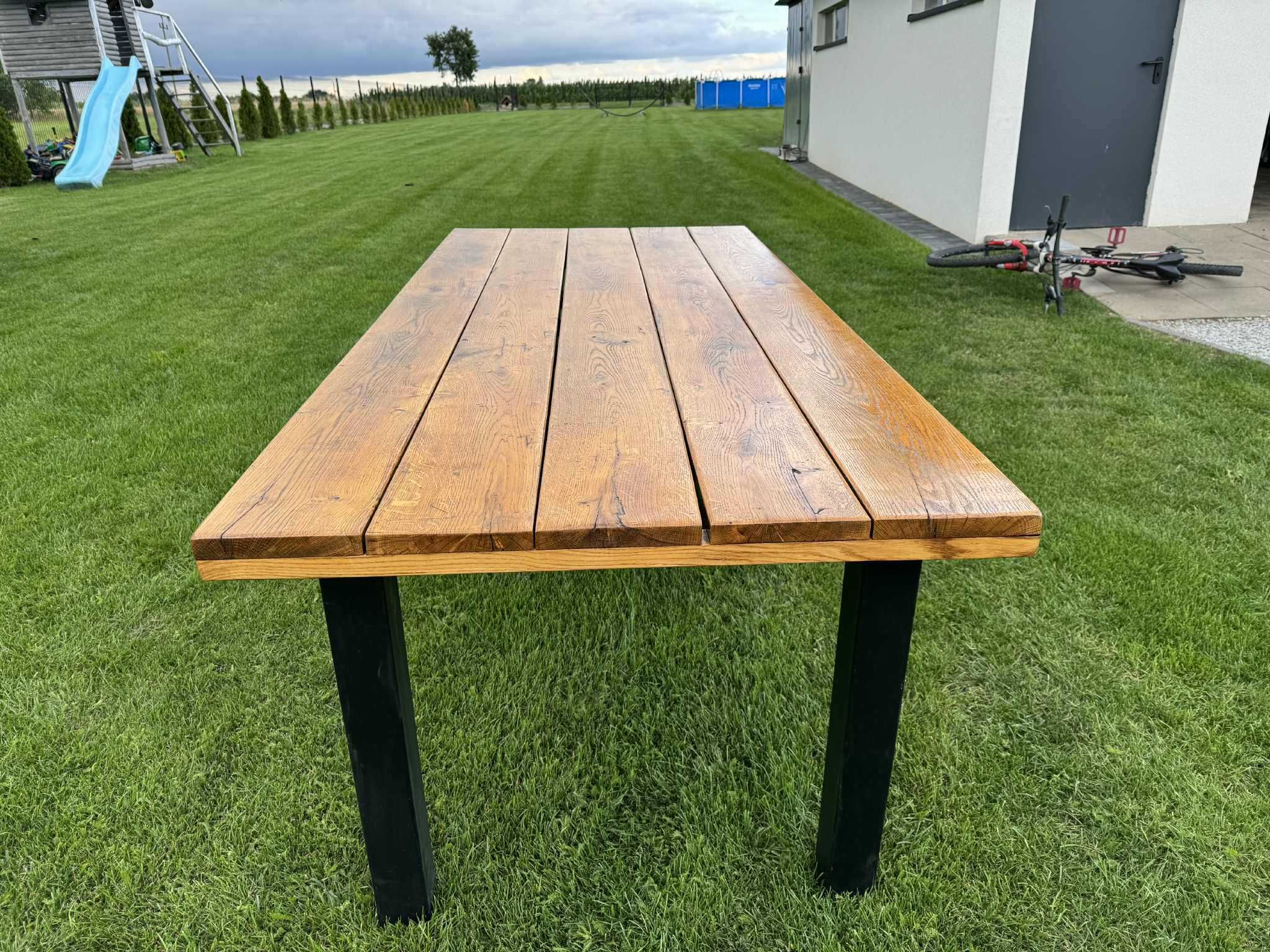 Stół dębowy na stalowych nogach