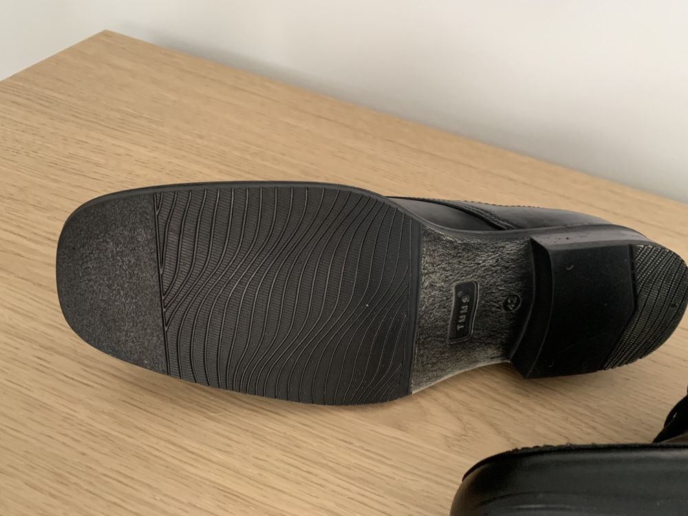Sapatos Clássicos em Pele