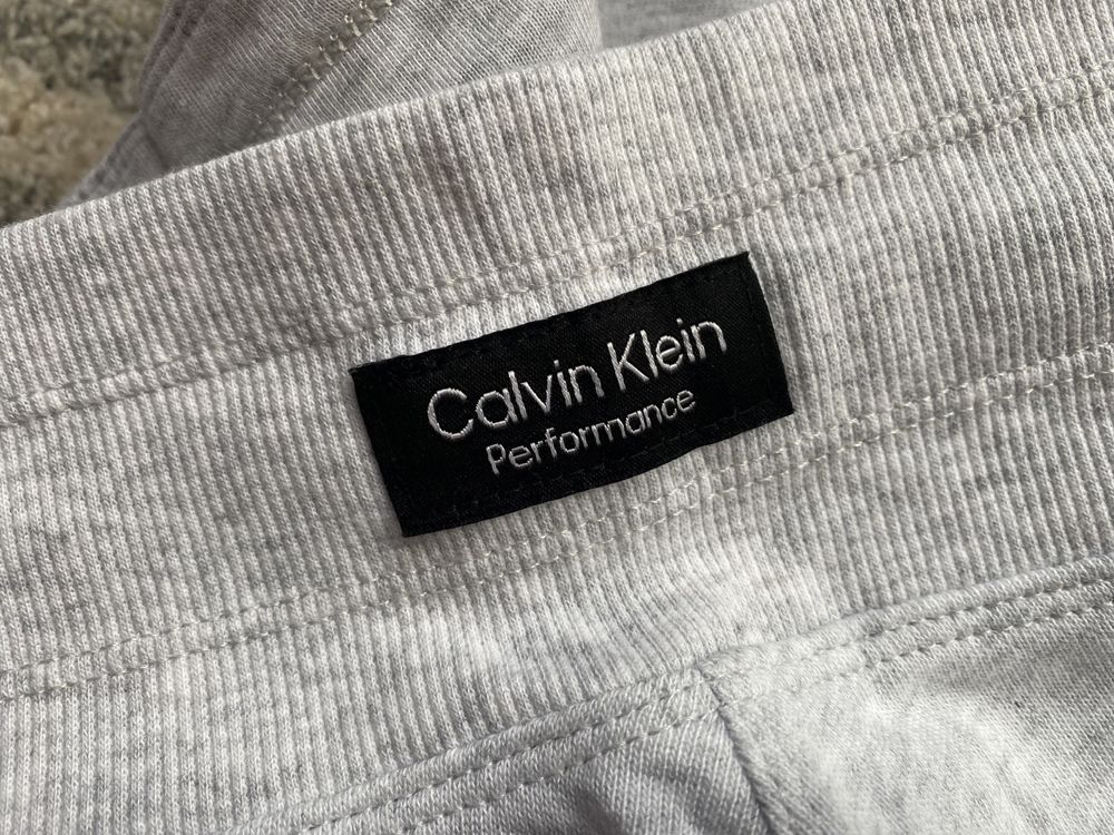 Spodnie dresowe Calvin Klein M