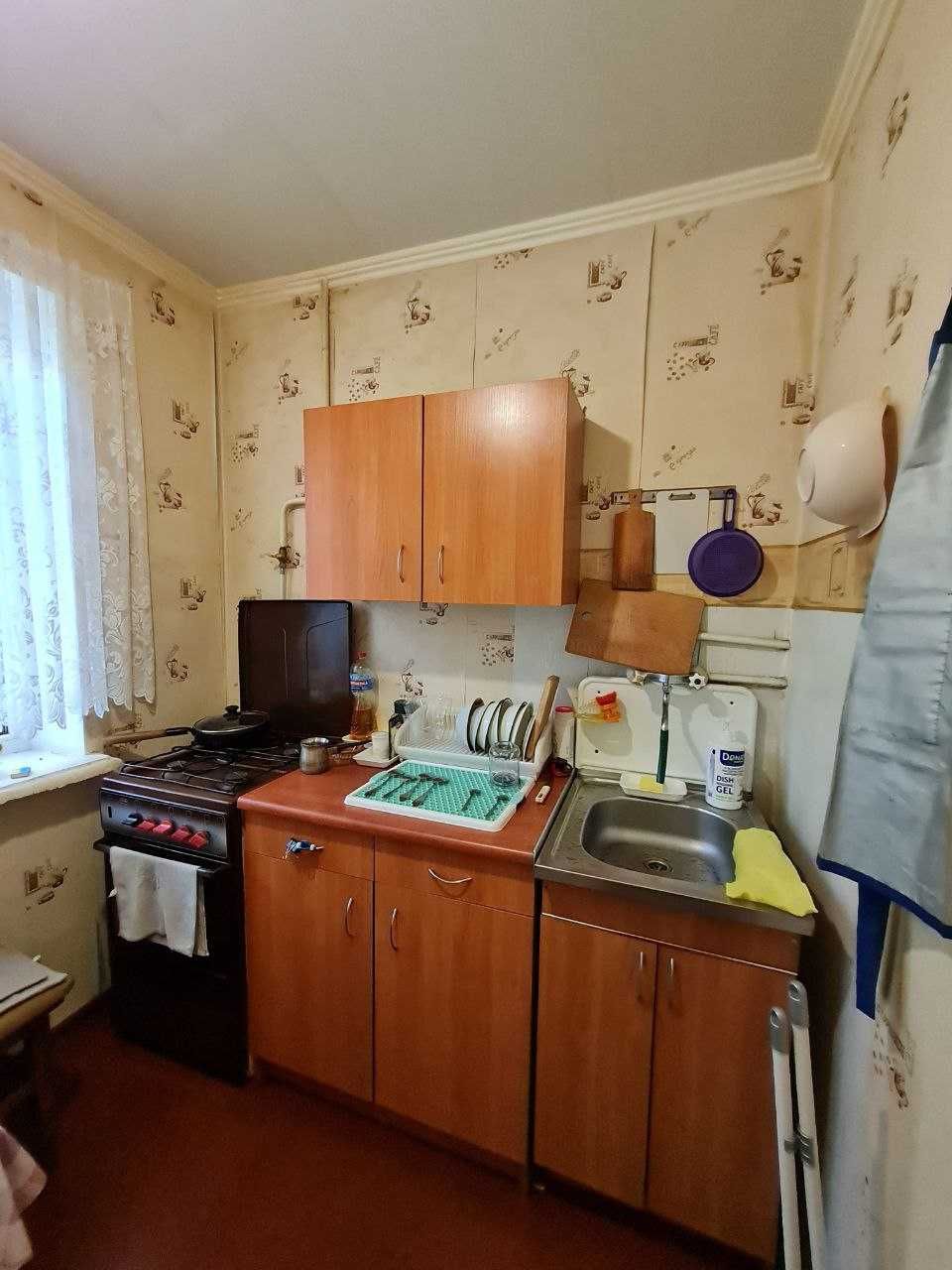 Продам 2 кімн. кв. в ЦЕНТРІ 2/5 пан будинку.Житловий стан. 25500 .Торг