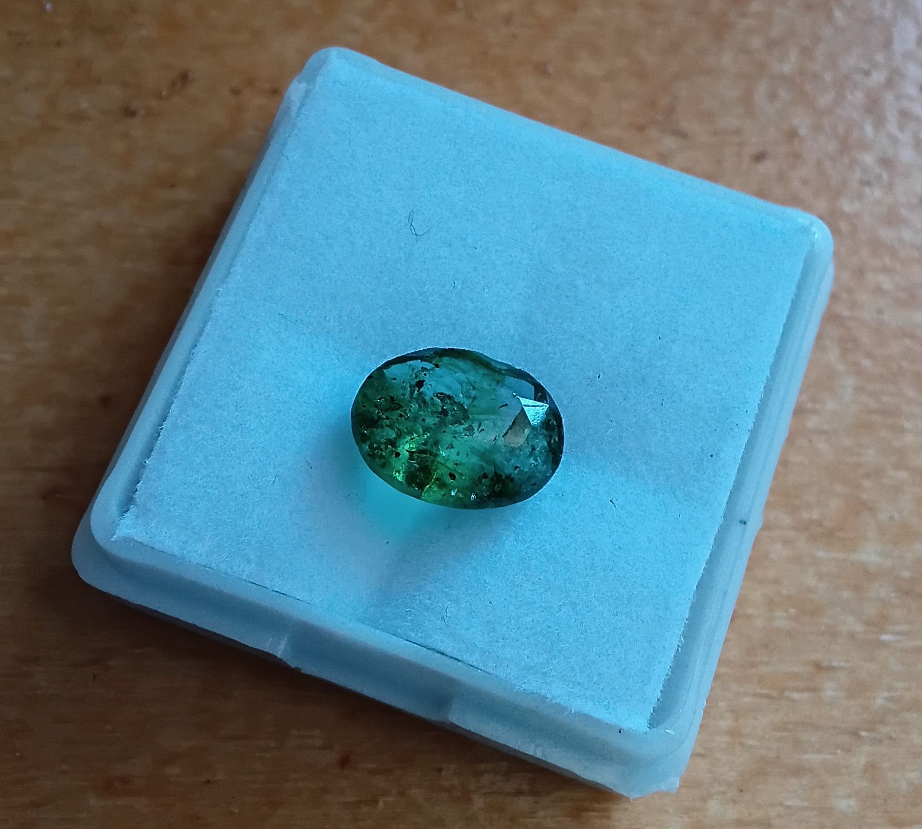Esmeralda Colombiana Certificada com 2.25 Ct