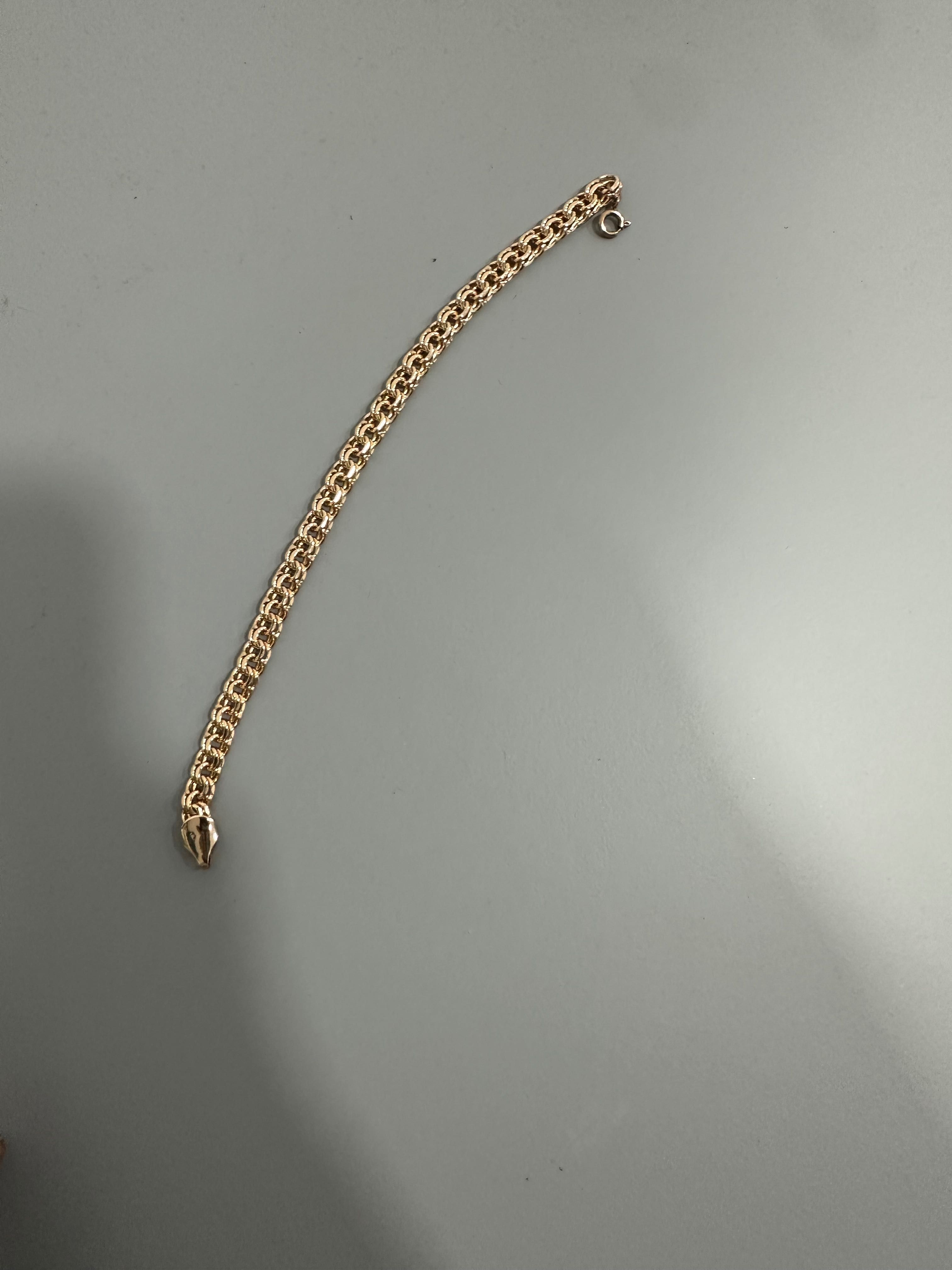Cordão de ouro e mascote