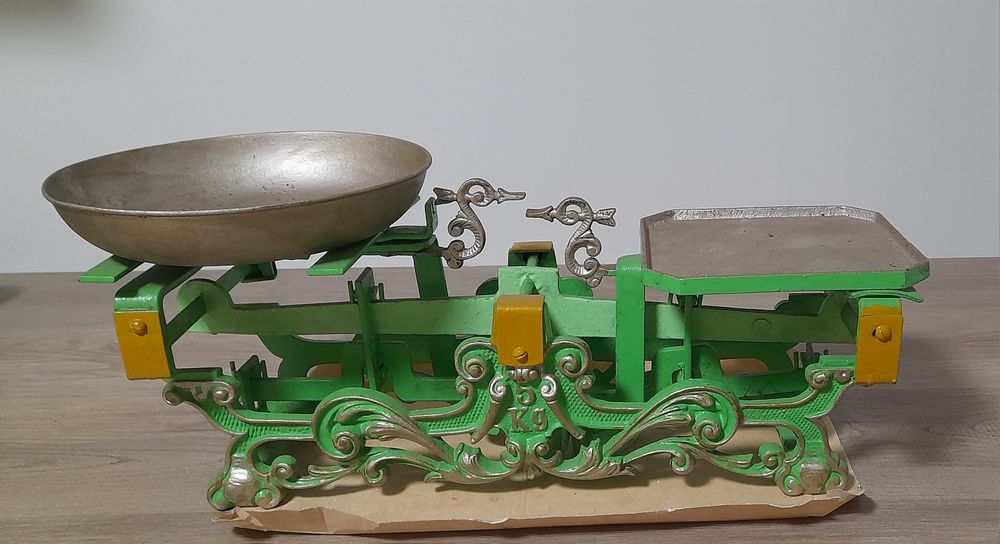 2 stare wagi plus odważniki