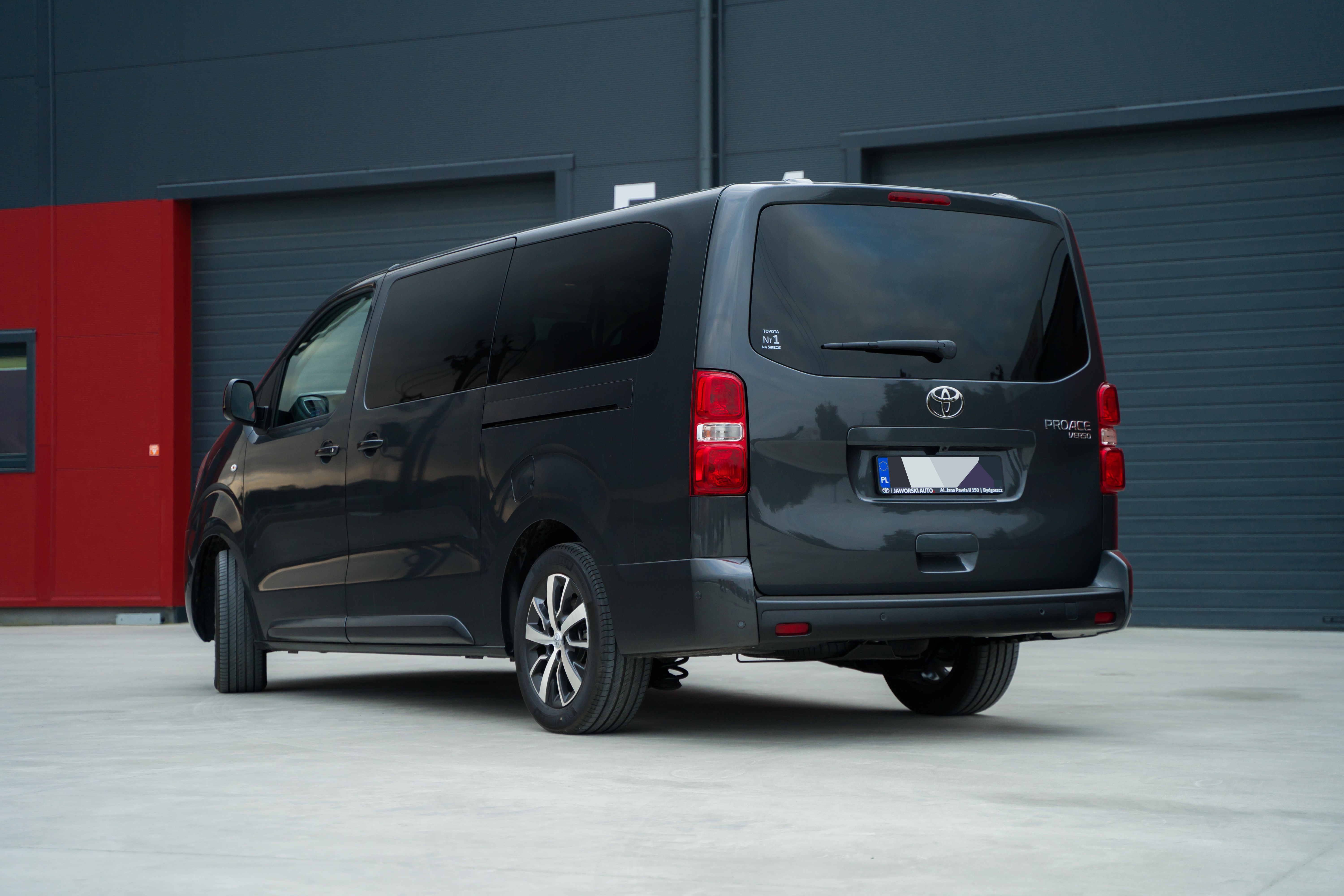 Wynajem Busa 9-Osobowy Toyota ProAce Verso Model 2025 Business Automat