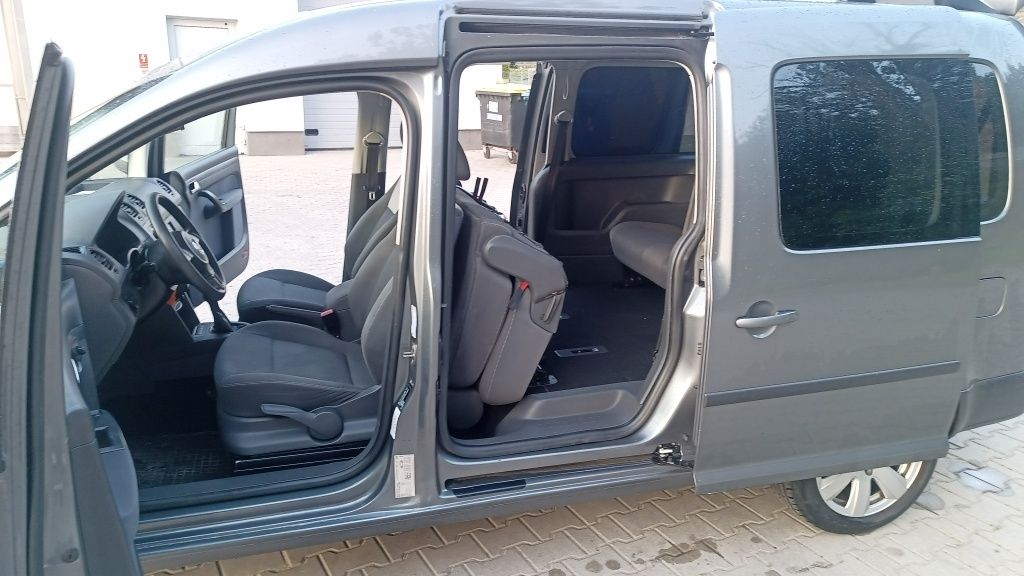 VW  CADDY  MAXI  Long 7 osób