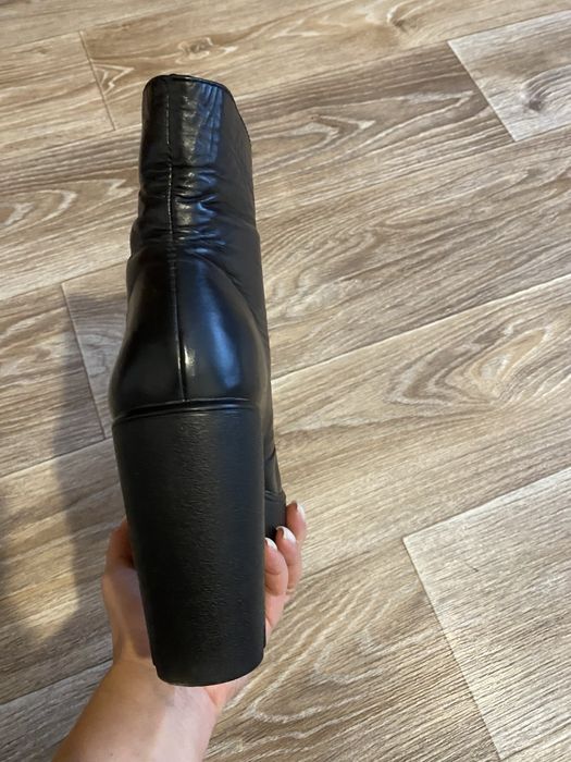 Шкіряні ботінки,дуже зручні