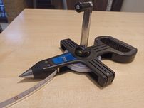 Metalowa taśma miernicza z korbą