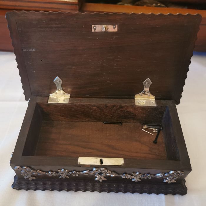 Guarda jóias de pau santa e prata