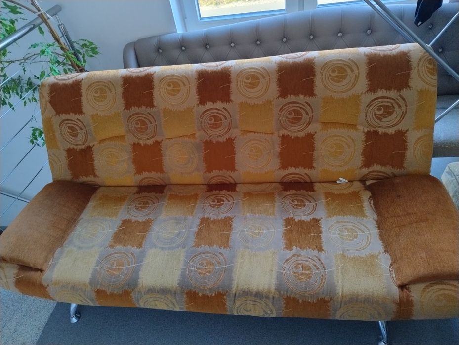 Oddam rozkładaną sofę.