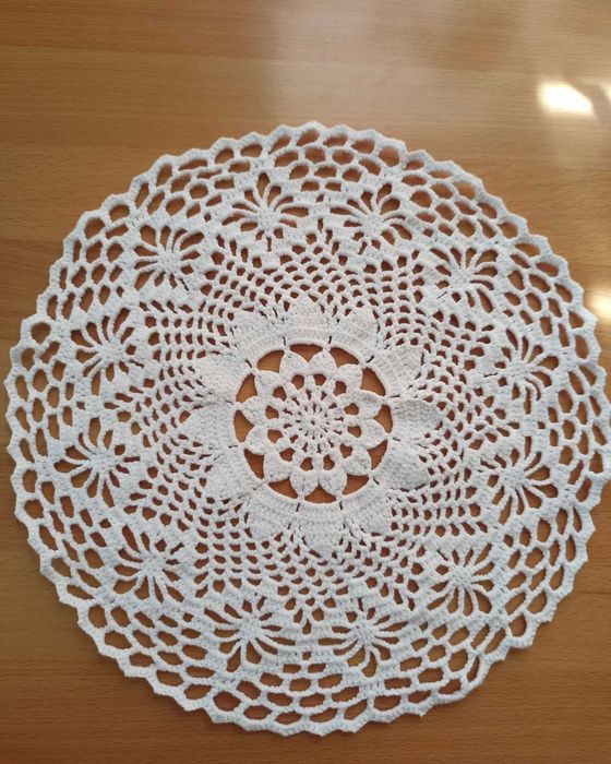 Серветка гачком кругла, 30 см
