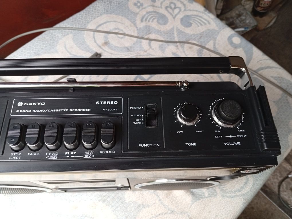 Магнитофон Sanyo M4500KE.