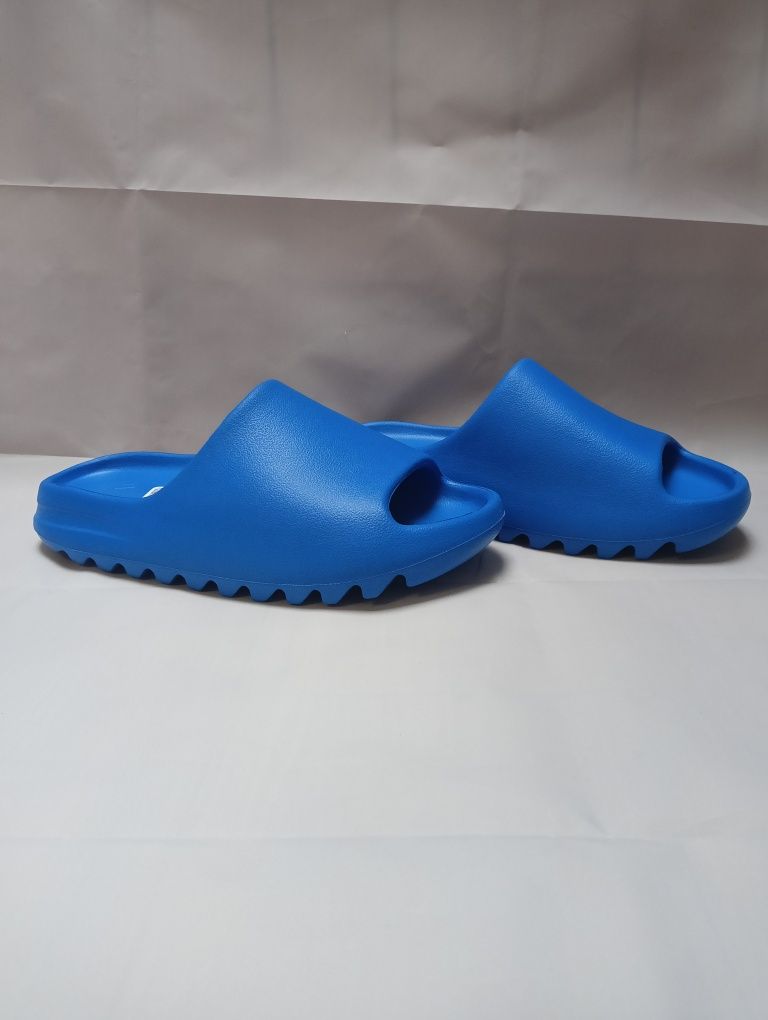 Klapki Yeezy slide