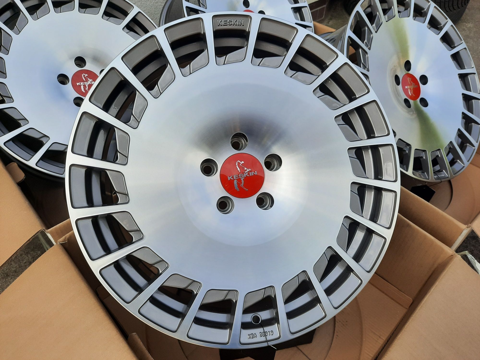 Alufelgi 19' 5x112 Mercedes Audi VW Seat Skoda ET45 KESKIN KT23