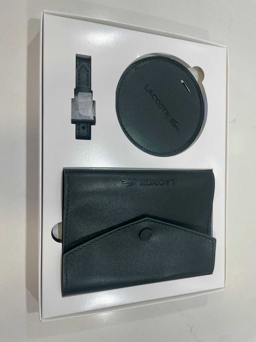 Capa de passaporte e tag de mala Lacoste