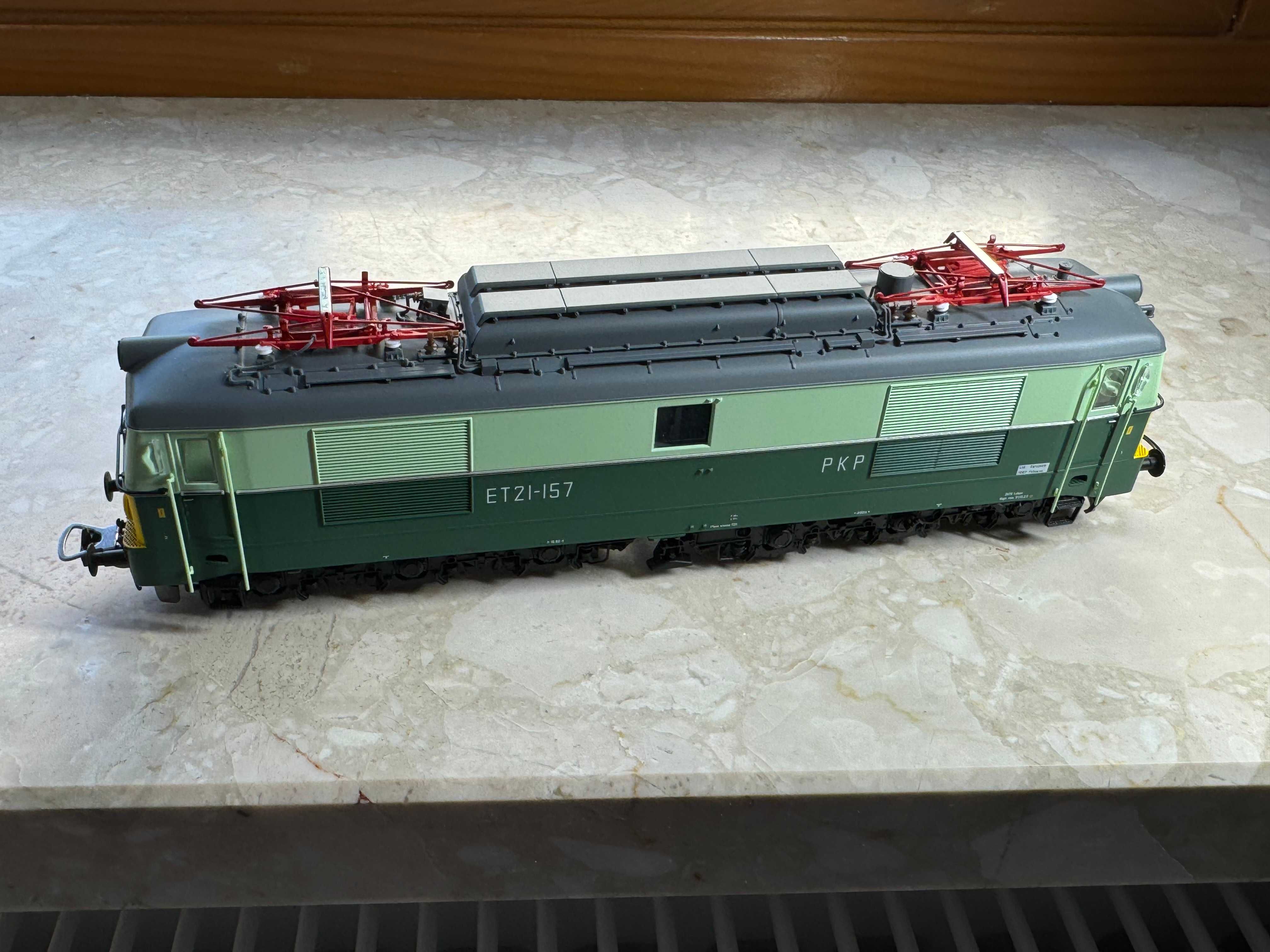 Elektrowóz ET21-157 PKP z dekoderem jazdy i dźwięku Piko 51602