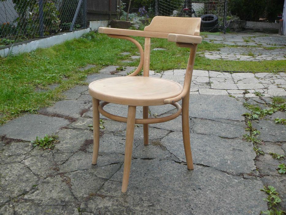 Stare krzesła Thonet - sygnowane.