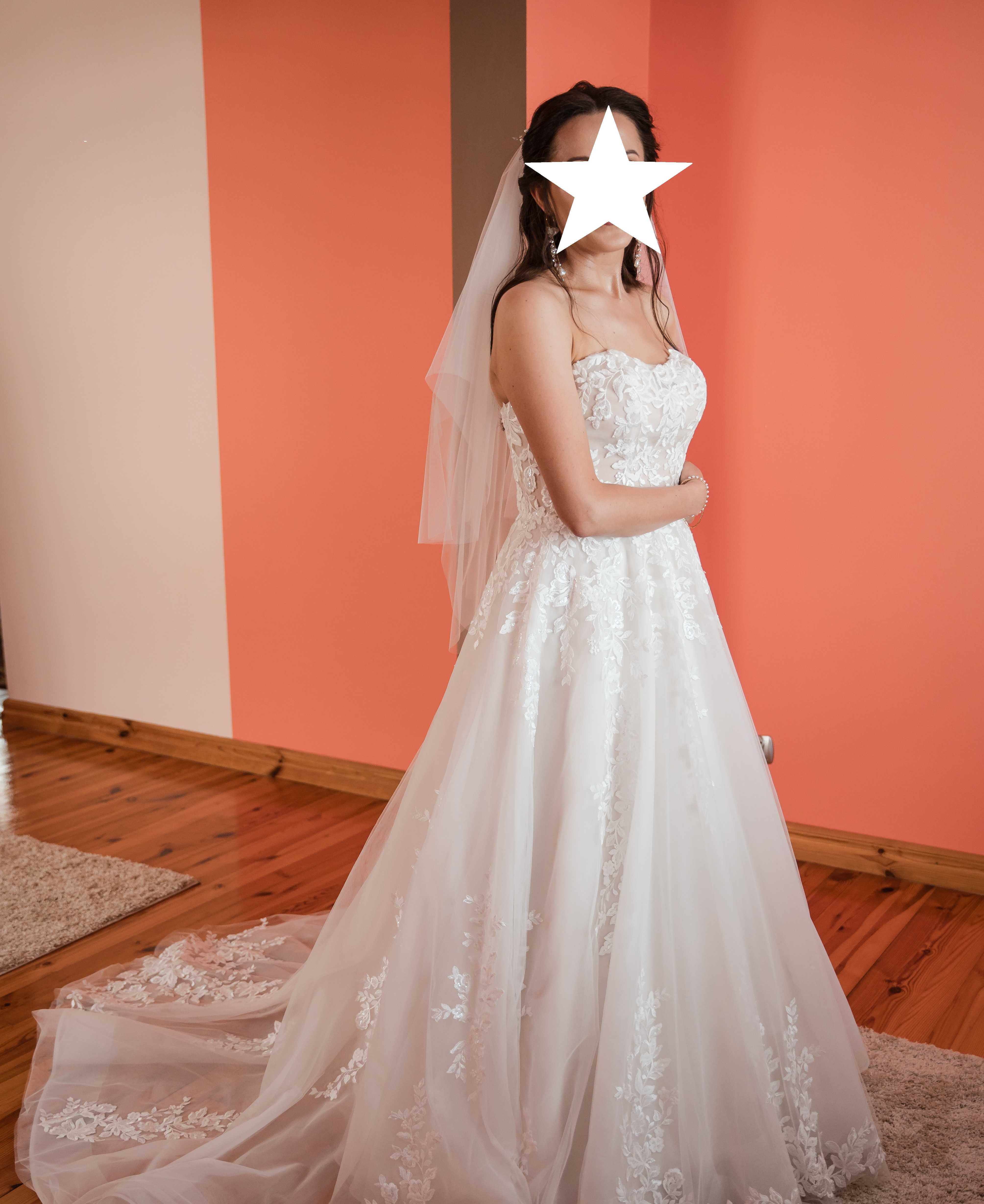Suknia ślubna z salonu Lisa Ferrera