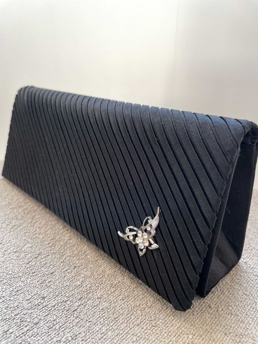 Torebka kopertówka czarna elegancka odpinany pasek 2 paski