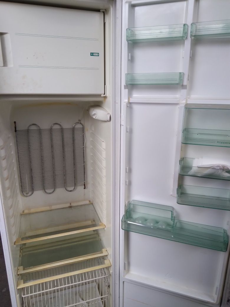Двухкамерний імпортний  холодильник.