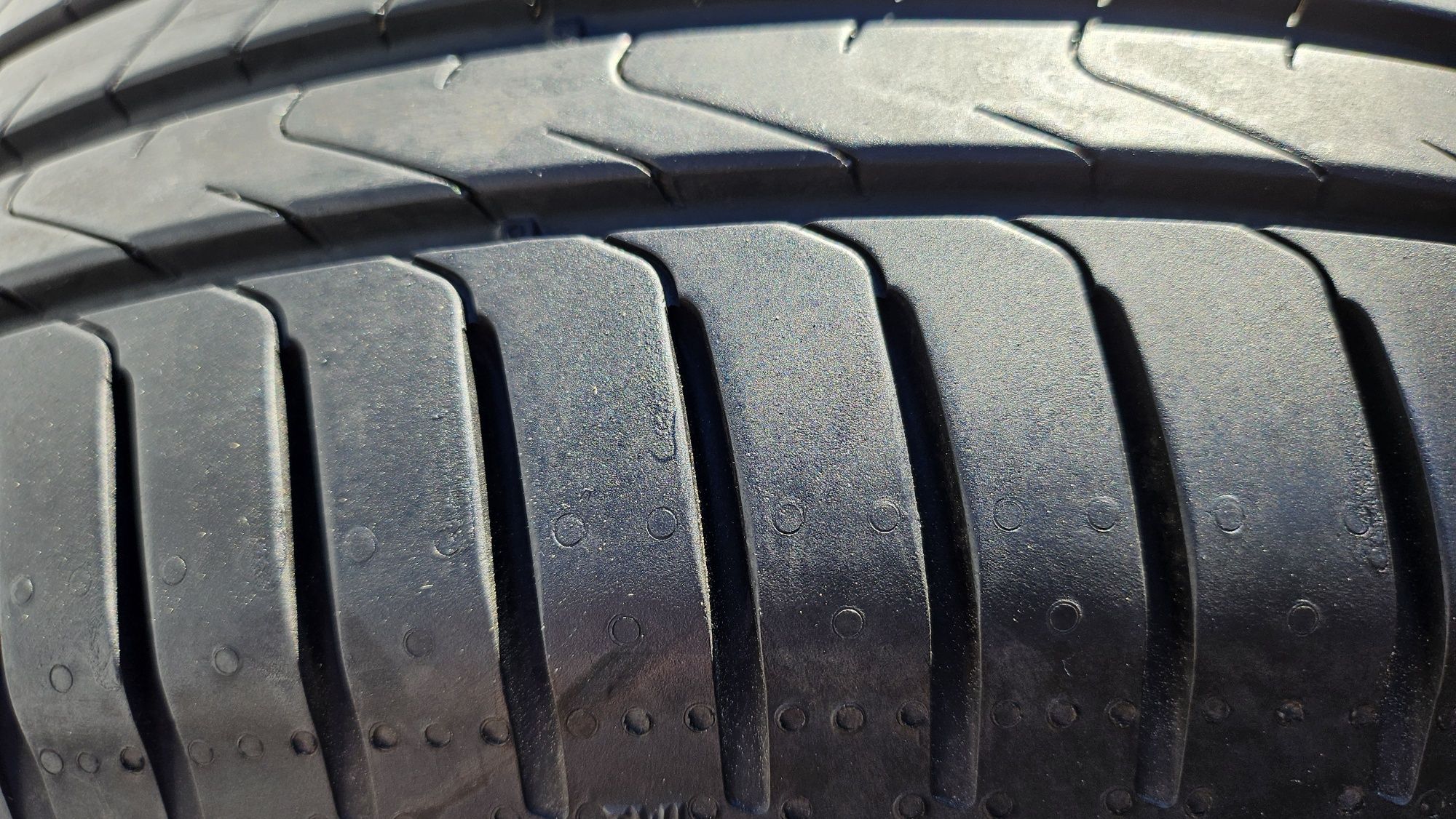 215/55/17 Pirelli Cinturato P7.  94 V