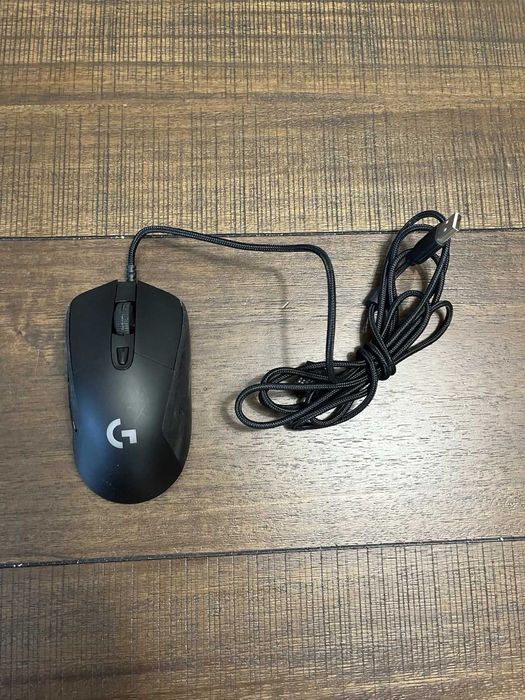 Rato gaming com fio da Logitech, totalmente testado.
