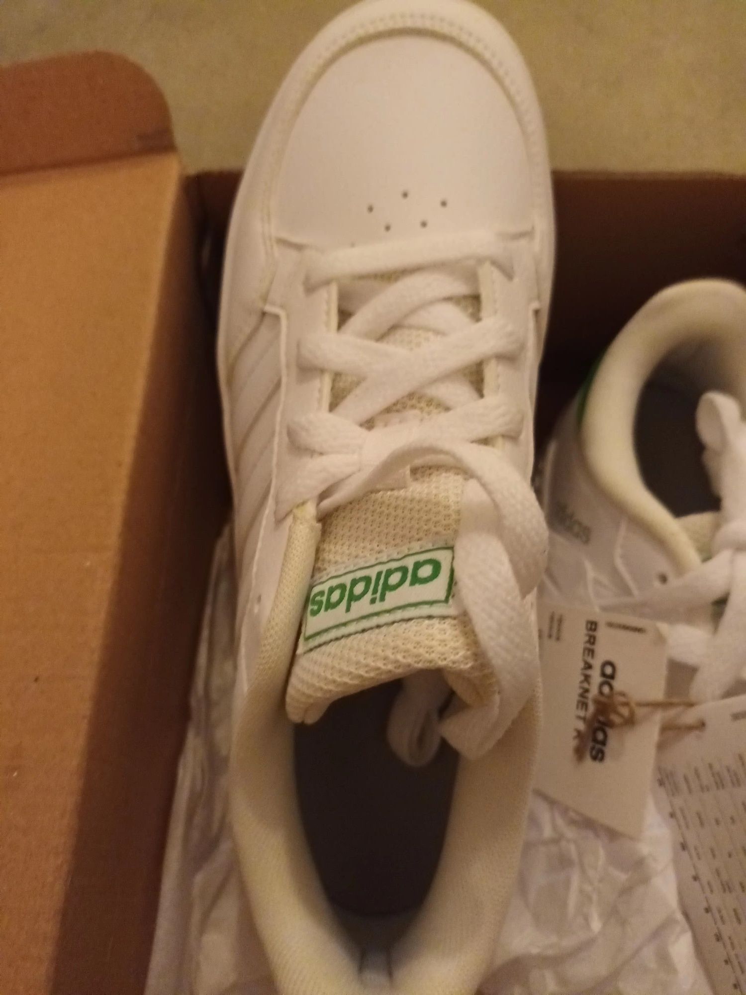 Ténis Adidas novos
