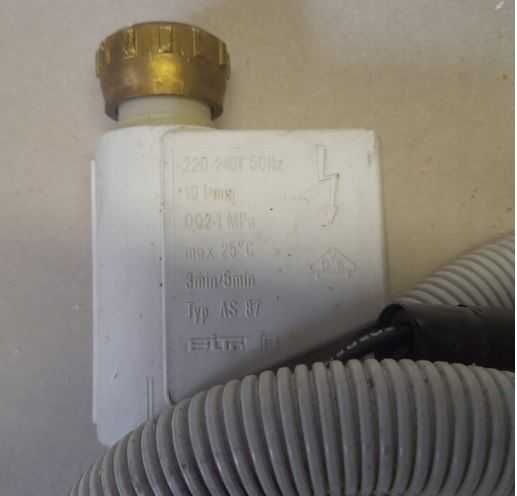 Wąż zasilania wody z zaworem BITRON AS 87. Aquastop Siemens WD 61430