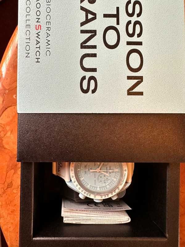 Omega x Swatch SO33L100 Uranus – Nowy zegarek z serii Moonswatch