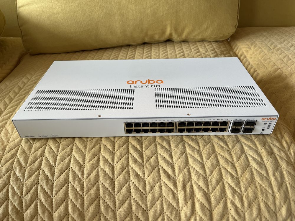 Aruba Instant On 1930 24G 4SFP/SFP+ Switch (JL682A)