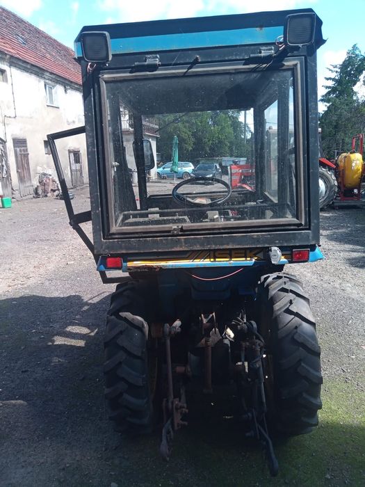 Traktorek Iseki TU155F z pługiem i rozsiewaczem, traktorek ogrodowy