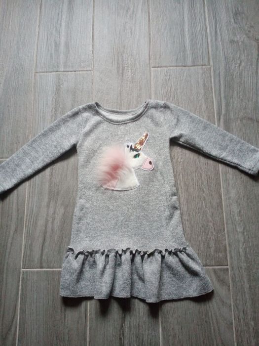 Тепла сукня для дівчинки.