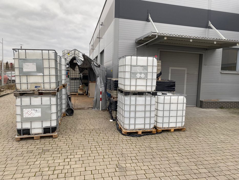 Sprzedam paletopojemnik 1000 l , zbiornik 1000 l, 7 sztuk.