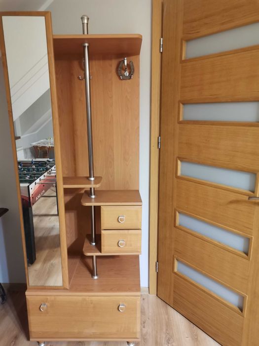 Szafka z lustrem na ubrania i buty