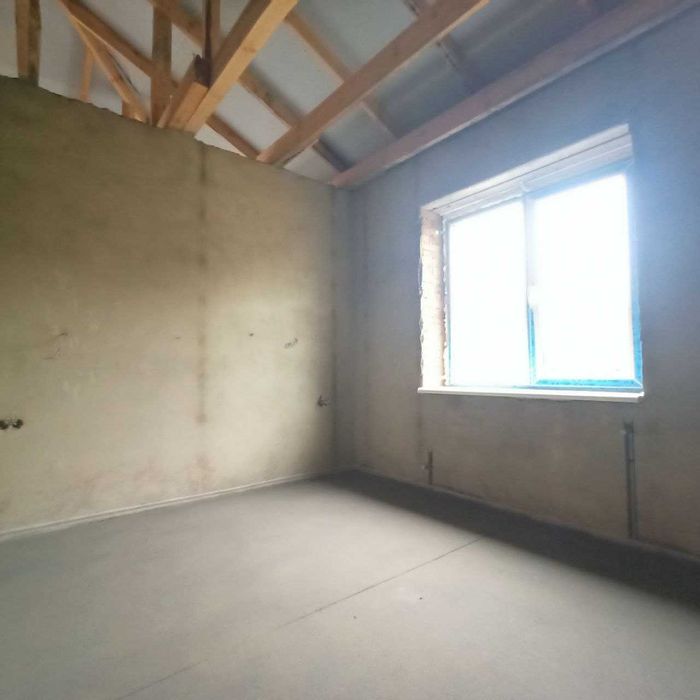 Продаж  будинку 105 кв. м з опаленням і ділянкою на 5 соток