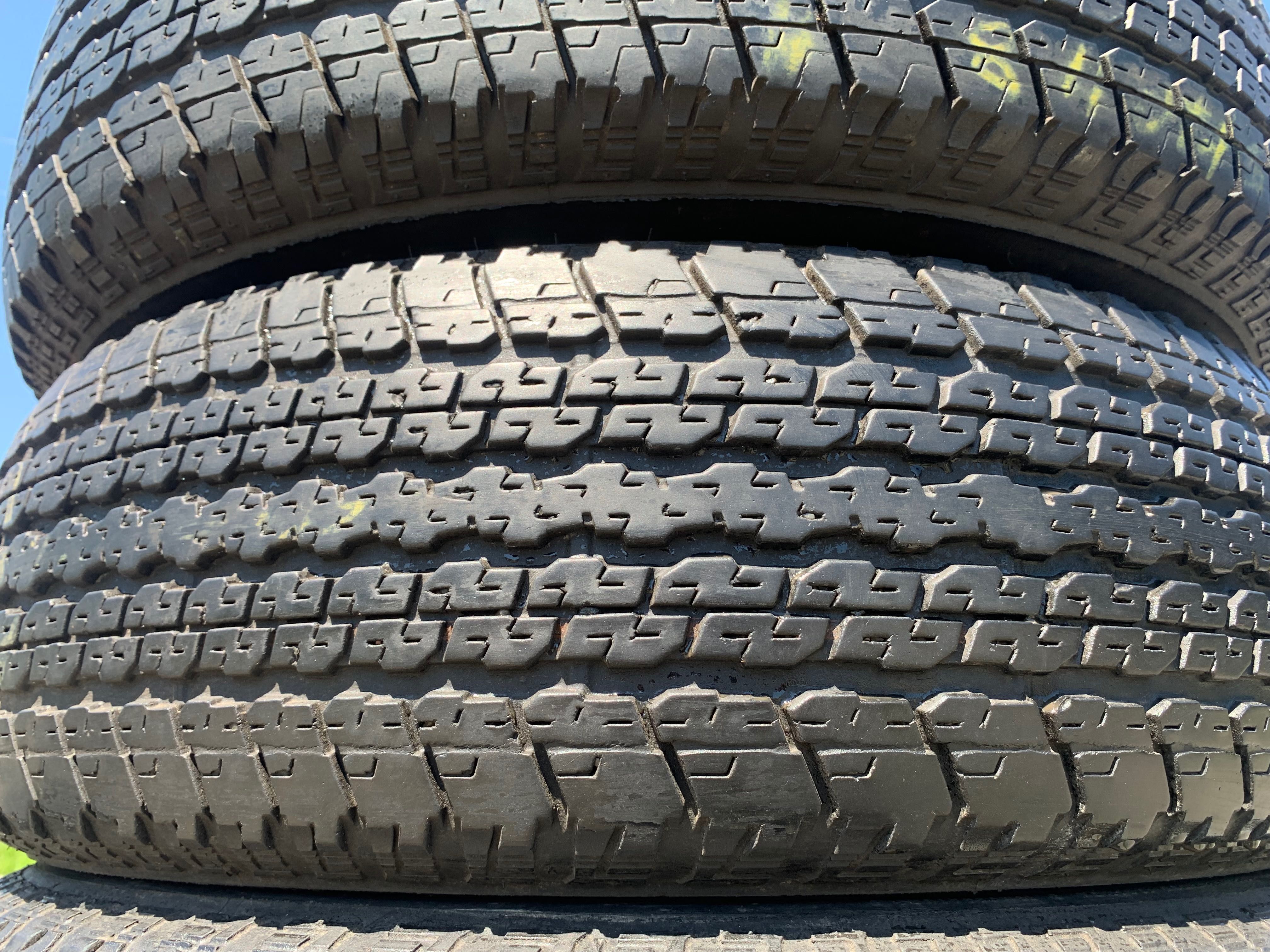 Шини б/у 255/70 R18 Bridgestone комплект A/T, позашляхова резина R18;