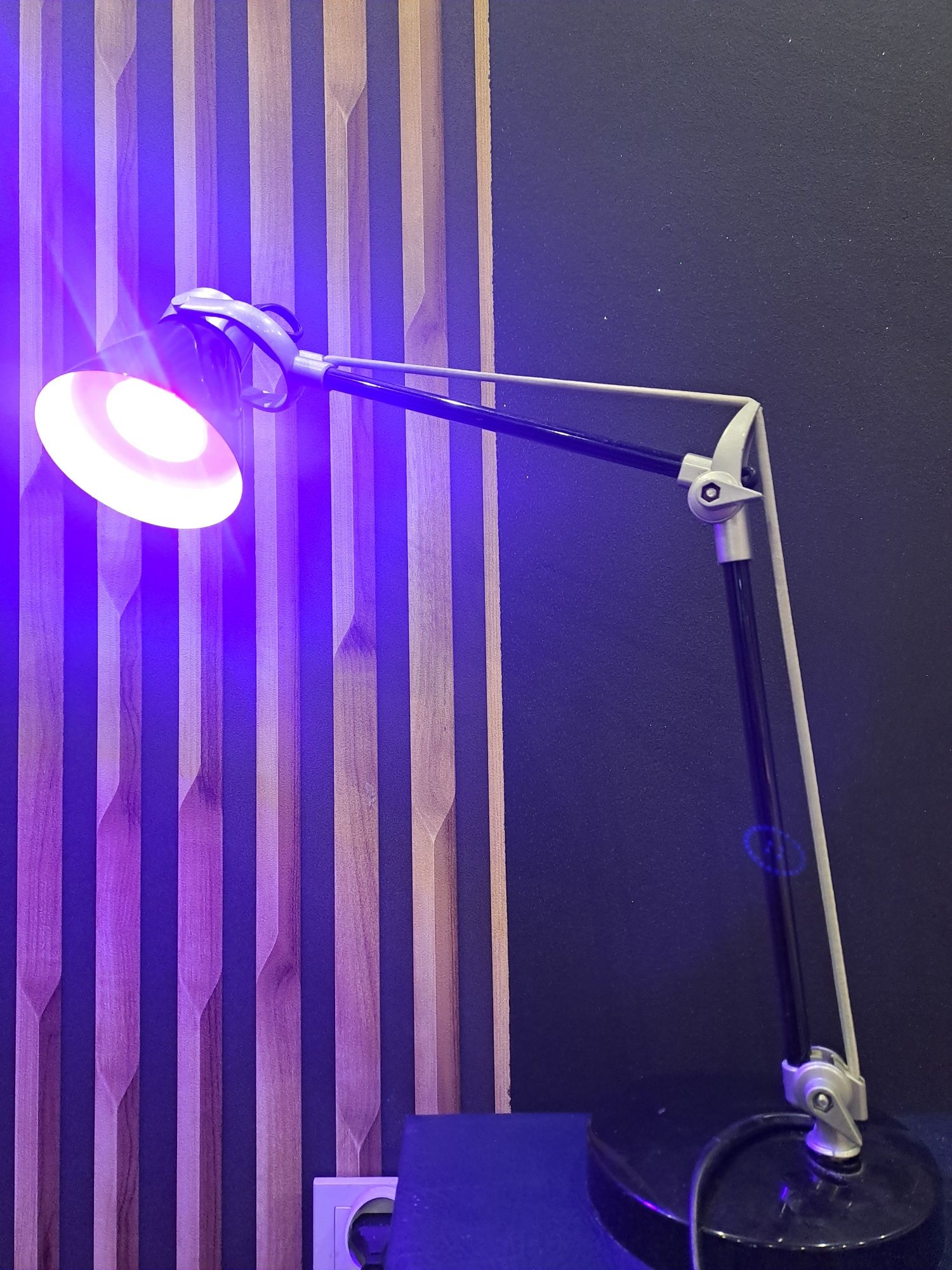 Lampka stołowa, nocna z żarówką do wzrostu roślin