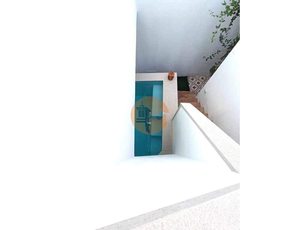Casa Típica com Piscina na Baixa de Olhão.