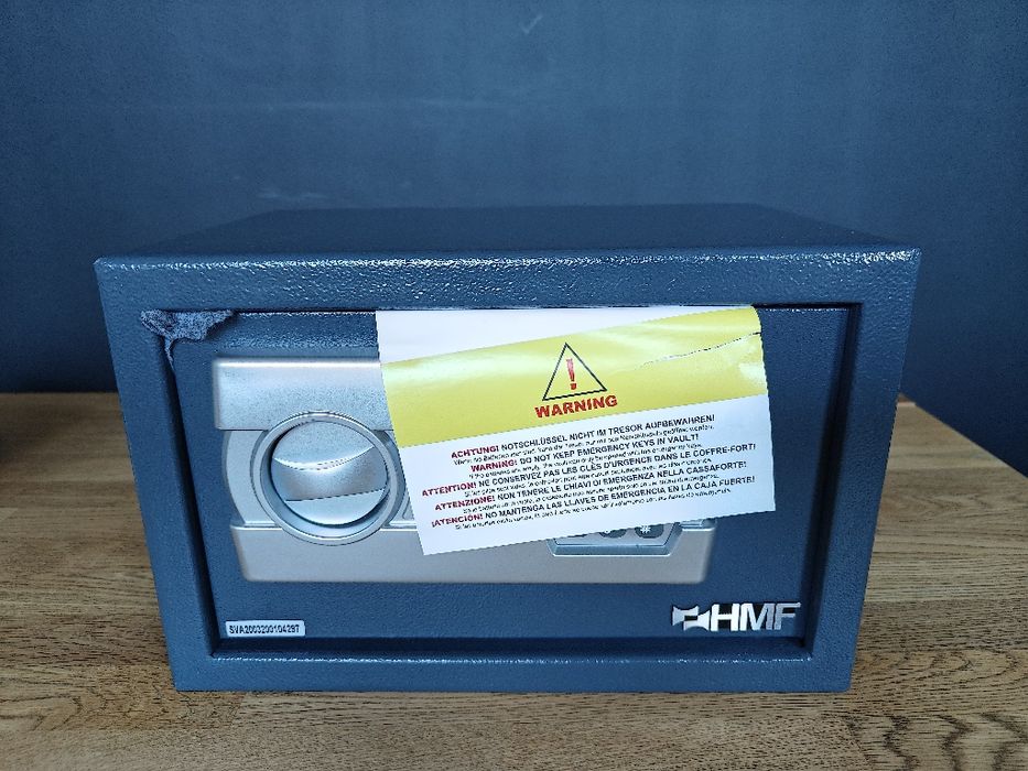 Sejf meblowy z zamkiem elektronicznym