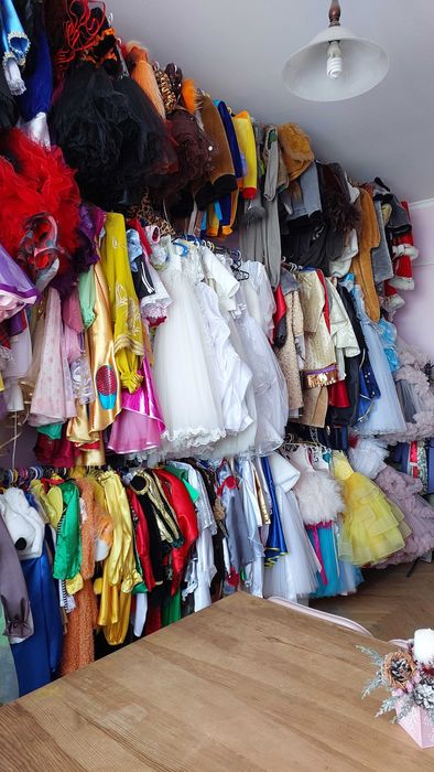 Продаж готового бізнесу-прокат дитячих святкових костюмів та суконь